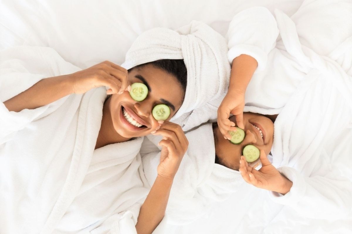 3 easy skincare tips to instantly reduce puffy eyes. By Amy Frith, a skin expert at BASE SKNCARE.